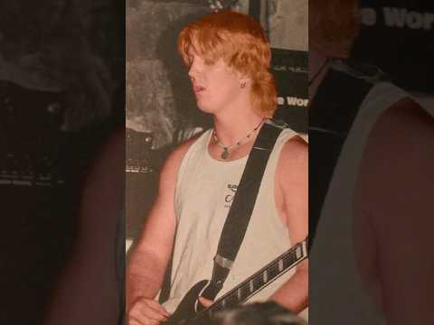 Don't mess with Josh Homme on stage !