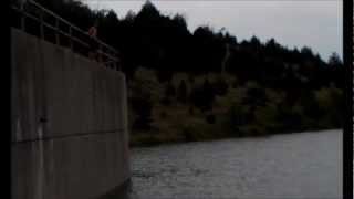 preview picture of video 'Lake Texoma Spillway, 20+ Foot Jump'