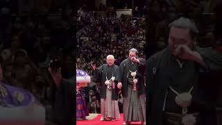 【白鵬断髪式】先代の宮城野親方に止めばさみ/ 白鵬引退宮城野襲名披露大相撲