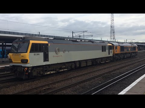 GBRF 66723 (ZA723 Chinook) Drags Railfreight Grey 92044 Through Ashford 17/11/19