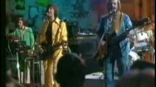 The Walkers Rene Innemee I'll Be Your Baby Tonight.wmv