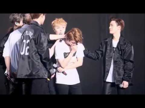 Baekhyun crying at the last stage with TAO