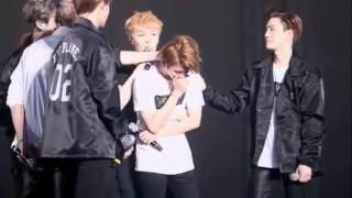 Baekhyun crying at the last stage with TAO