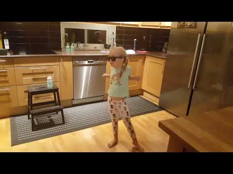 Embla dansar till Troublemaker