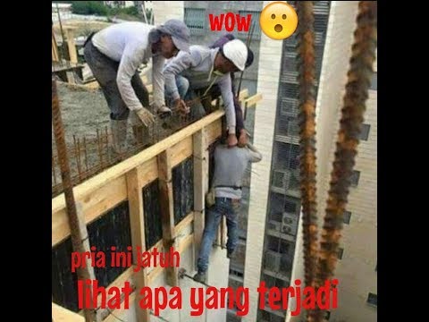 Kuli bangunan - yang terjatuh ini tampak santai