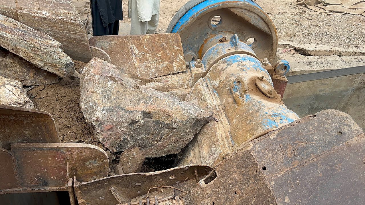 "Big Rock Crusher Machine: A Giant in Action"Big Rock Crushing: A Powerful Process"#stonecrusher