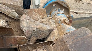 "Big Rock Crusher Machine: A Giant in Action"Big Rock Crushing: A Powerful Process"#stonecrusher