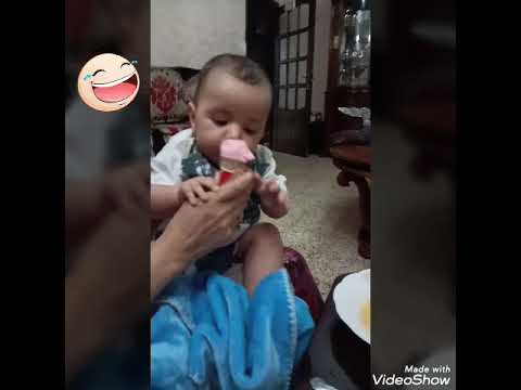 عبد الكريم يأكل الأسكريم/Abdul Karim mangeant de la glace