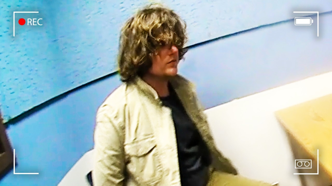 Man Walks In On Killer Sawing His Roommate's Neck