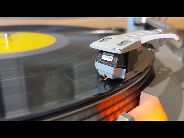 Technics SL-210 Turntable in Stereo Systems & Home Theatre in City of Toronto