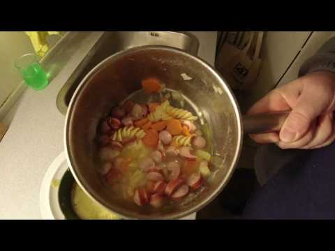 MongoTV_4284 - Min Aftensmad - Del 2 - MUKBANG - Hønsebuillonsuppe Med PØLSER - Pastaskruer - LØG