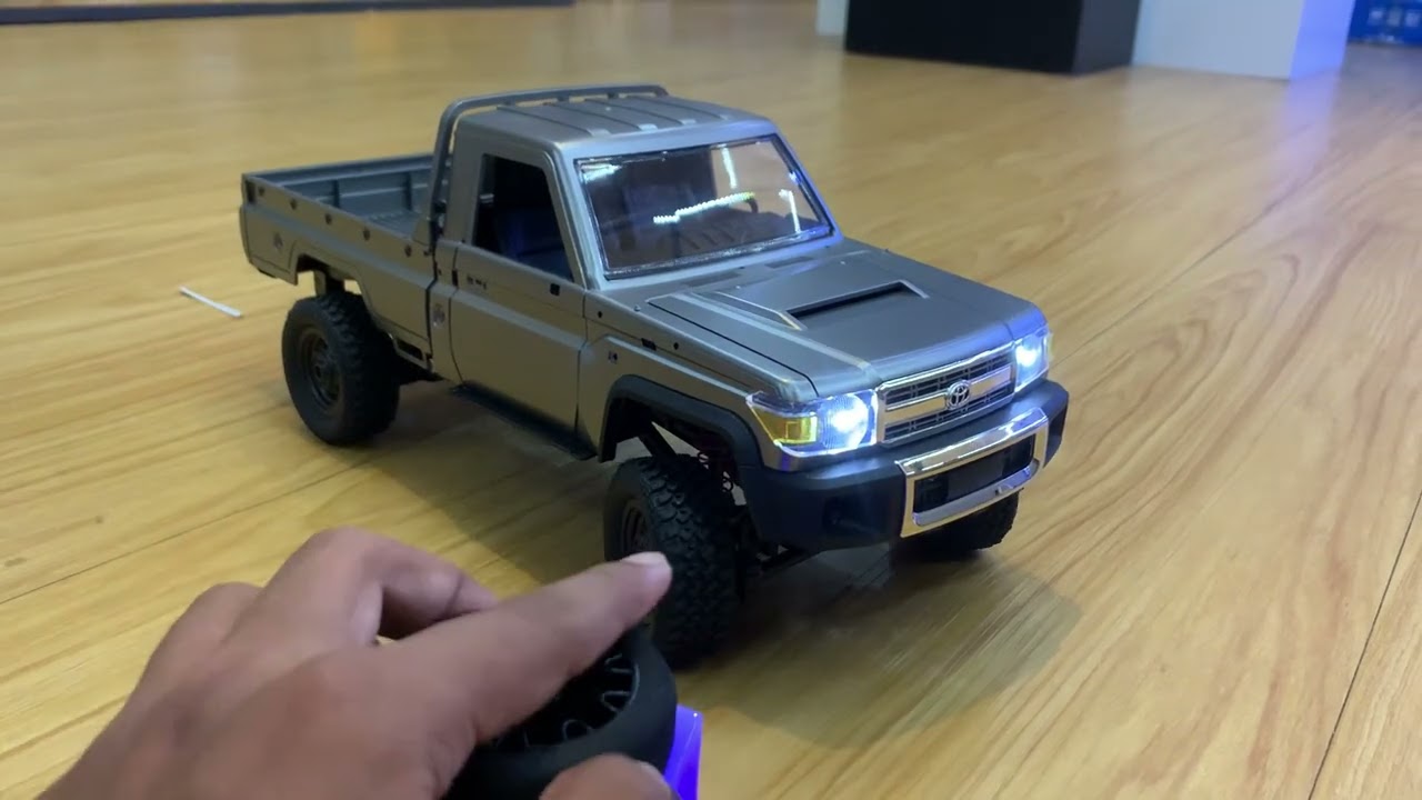 RC auto Land Cruiser Toyota PRO, strieborná