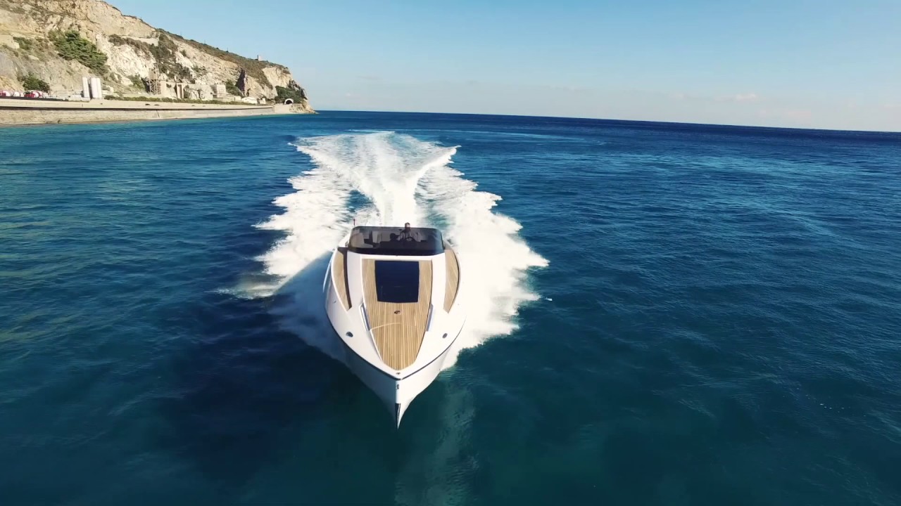 The Frauscher 1414 Demon cutting through the waves in Liguria!