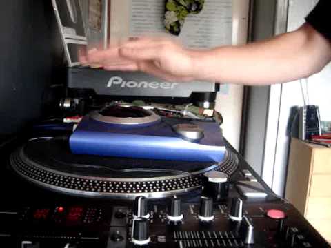 Alesis AirFX Hand Theramin-like Sound and Effects Controller image 5
