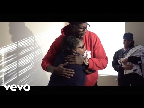 2 Chainz - Uses Dabbin Santa Sweaters to Help a Disabled Veteran from Eviction