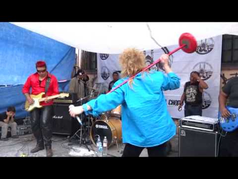 01 CHARLIE MONTTANA chopo df de que el amor apesta, apesta 22 diciembre 2012 AVCHD