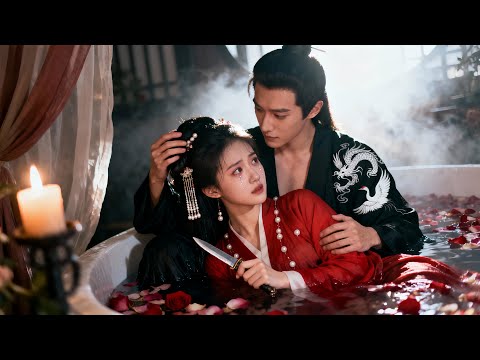 女孩親眼看到父親慘死！女扮男裝入宮為醫，只為復仇，意外被皇帝當作極陰之女瘋狂佔有，她決心利用皇帝，讓傷害父親的人付出慘痛代價！#短剧 #逆袭 #爽剧 #豪门 #shortdramas