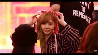 Lisa BlackPink reaction with Fan @BLACKPINK ‘s fansign 180623- ลิซ่าฟินกับแฟนๆ