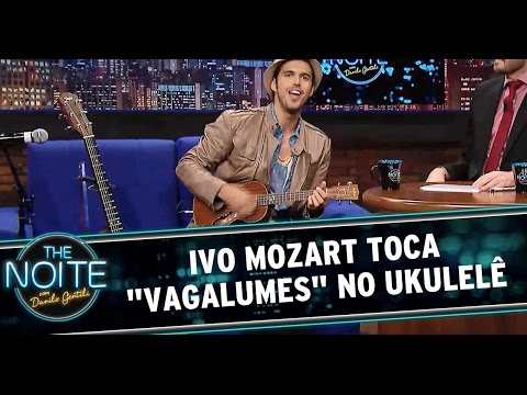 Ivo Mozart toca um trecho de "Vagalumes" no ukulelê