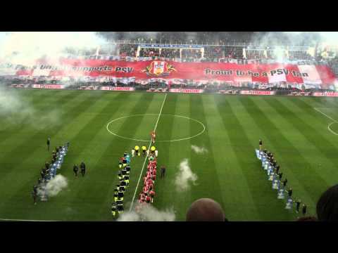 Opkomst van de spelers PSV-020