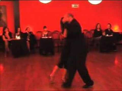  Thierry Le Cocq  and  Delphine Blanco  are  dancing  to  the  milonga  "  Que Tiempo Aquel  "