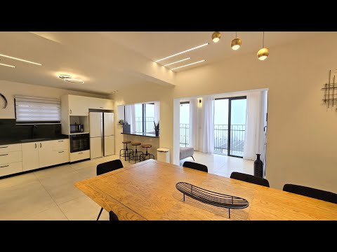 See this beautiful Tzfat dira in the Old City — rooftop views, modern kitchen & 4 spacious bedrooms!