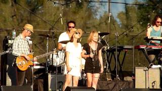 Broken Social Scene with Emily Haines and Feist - Sentimental X's [HD]