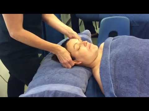 アロマセラピーフェイスマッサージ