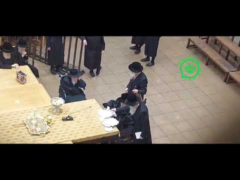 Belzer Rebbe Reading Kvitlach Rosh Chodesh Elul 5783