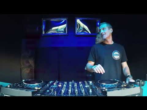 The Blue Oyster: Mike Lopo / 11.08 / 18 - 19