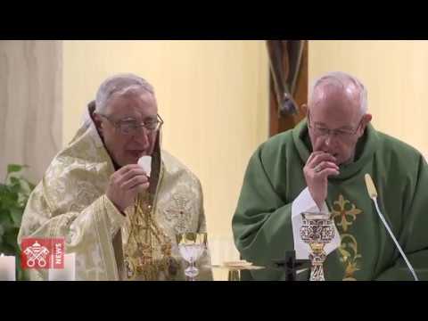 L'abbraccio tra il Papa e il patriarca Youssef / Video