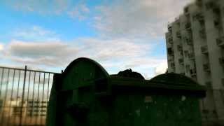 Εσύ ακόμα πετάς φαγητό; Title