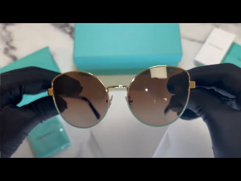 Tiffany & Co. Women display picture 3