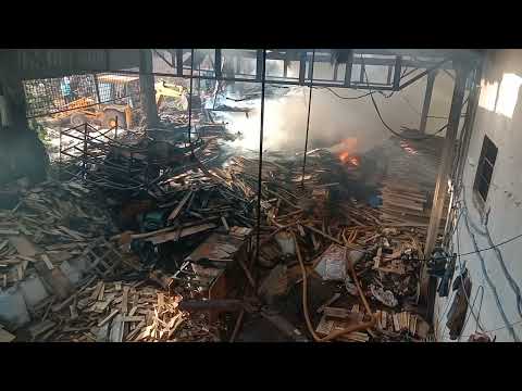 Fire breaks out in wood godown in Soni ni chawl, Ahmedabad | Tv9GujaratiNews