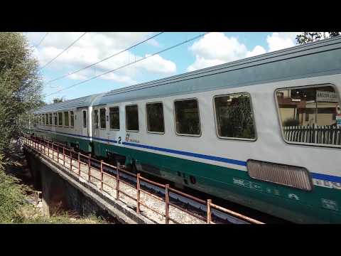Intercity 541 Ancona-Roma con E402 010 in transito al P.L di Angeli di Mergo (20/08/2015)
