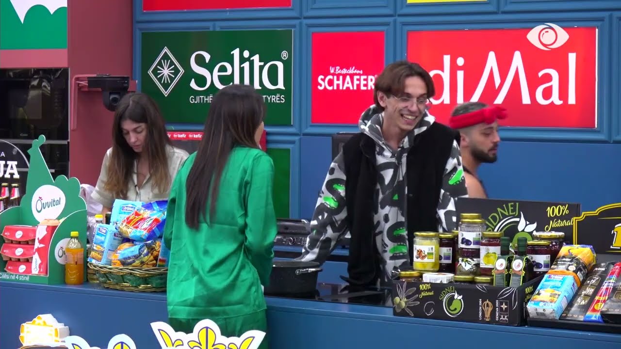 Vogëlsirë, njeri i ulët/ Livia debaton me Vserlon