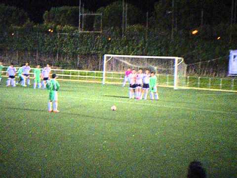 Falta botada por el dorsal 7 del pozuelo ( cadete a)