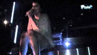 Intimate - Crystal Castles Crobar Argentina 18 de Septiembre 2010 (14to tema) (Pumtv)