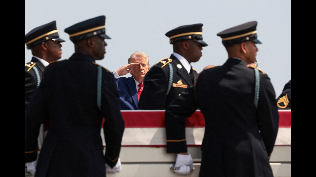 Video | Trump attends return of US soldiers killed in Iran war
