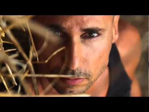 Photoshoot DJ Iban Reus by photographer Noam Ofir.