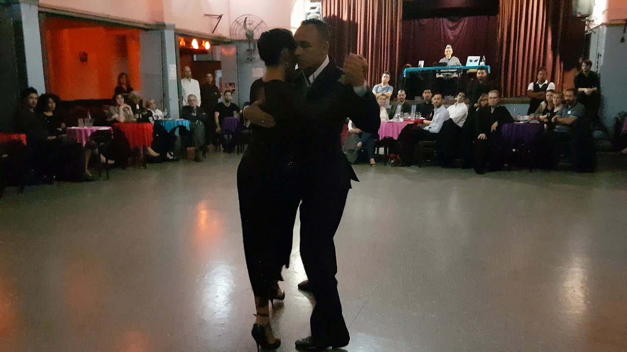 MAXIMILIANO CRISTIANI y KARINA COLMEIRO en Viva La Pepa! Milonga (1/3)
