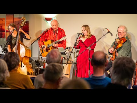 "The Bonnie Ship The Diamond" door 4Reel in Kulturhus Beek 8 december 2024. www.4reelfolk.nl