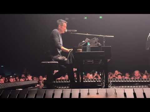 Opening (Right Where it Belongs, Ruiner and Piggy) (live in Wien ...
