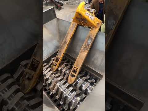 Shredder VS forklift, who is stronger#Shorts