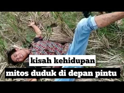 mitos-duduk-di-depan-pintu
