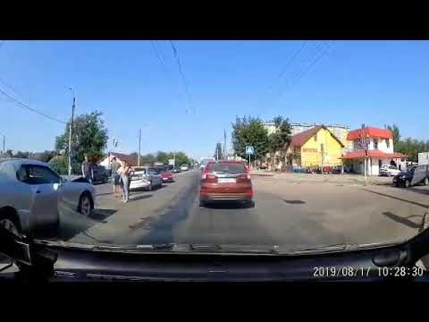 У Франківську на вулиці Тисменицькій сталася аварія. ФОТО. ВІДЕО