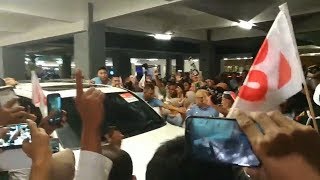 Simpatisan Paslon 02 Sambut 'Pahlawan' Mereka dengan Selawat