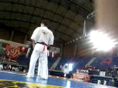 Hosszabitás +2perc Váczi Zoli nyertes kyokushin küzdelme 2010 juni 05 Logrono