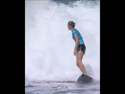 Stephanie Gilmore w/ the best 10-point ride of the 2019 Championship Tour 🐐