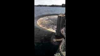 preview picture of video 'Linesville Spillway in PA - Fish feeding frenzy part 2'